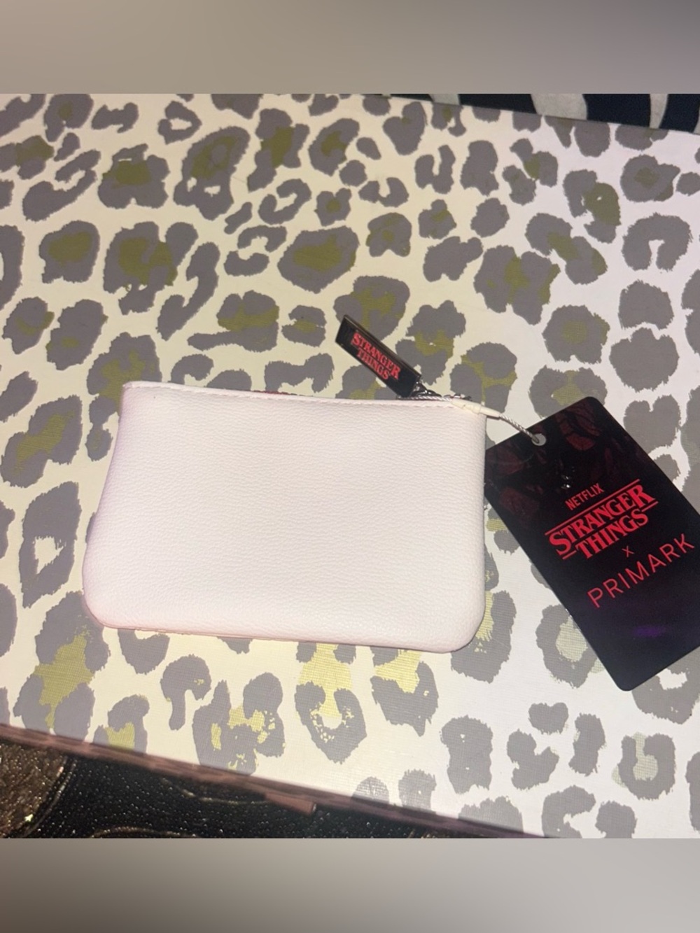 Stranger Things Hellfire Coin Purse - Picture 4 of 9